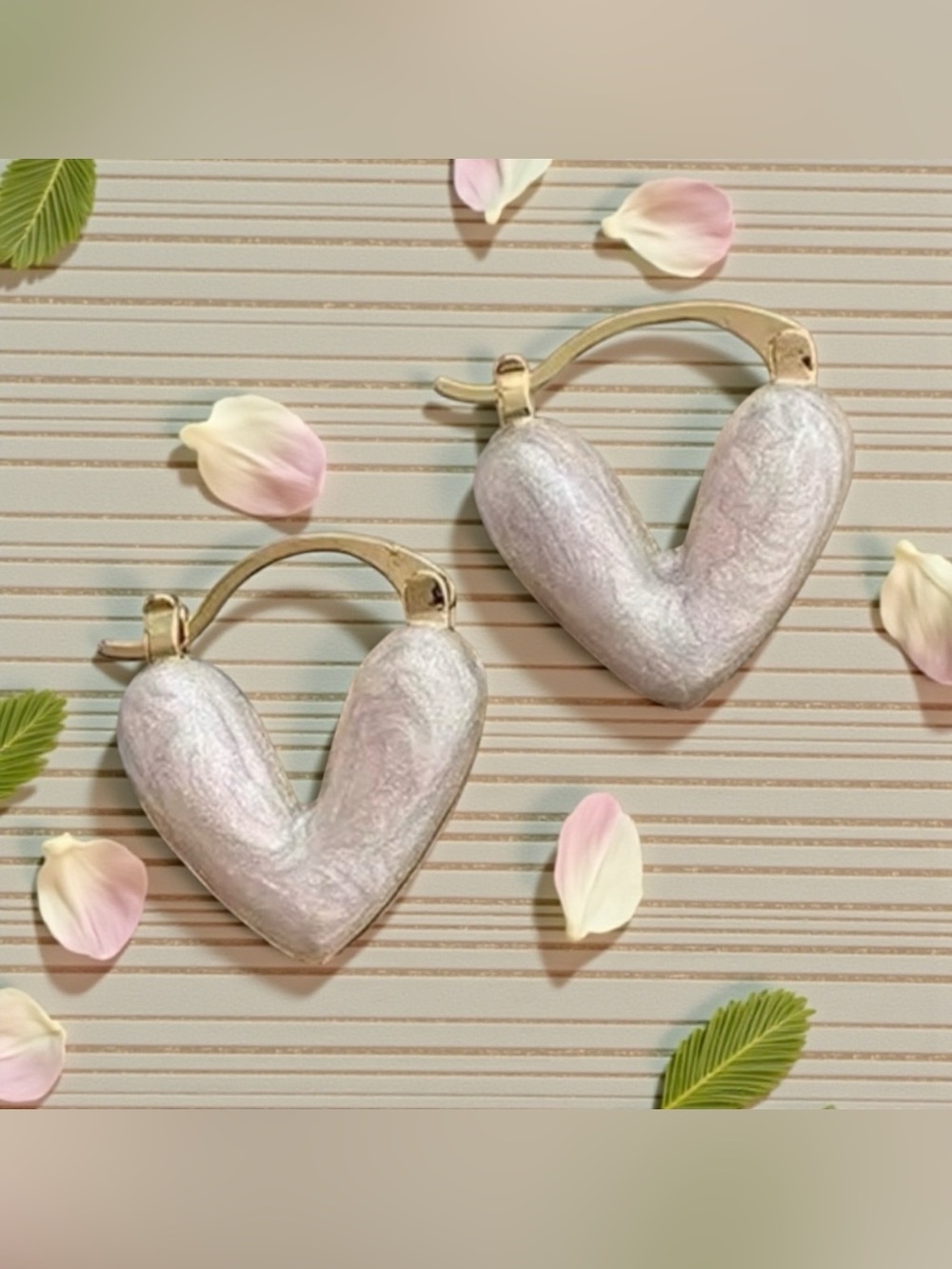 💛Gold-Plated Pearlescent White Pearl Enamel Heart Hoop Earrings/NIP💛